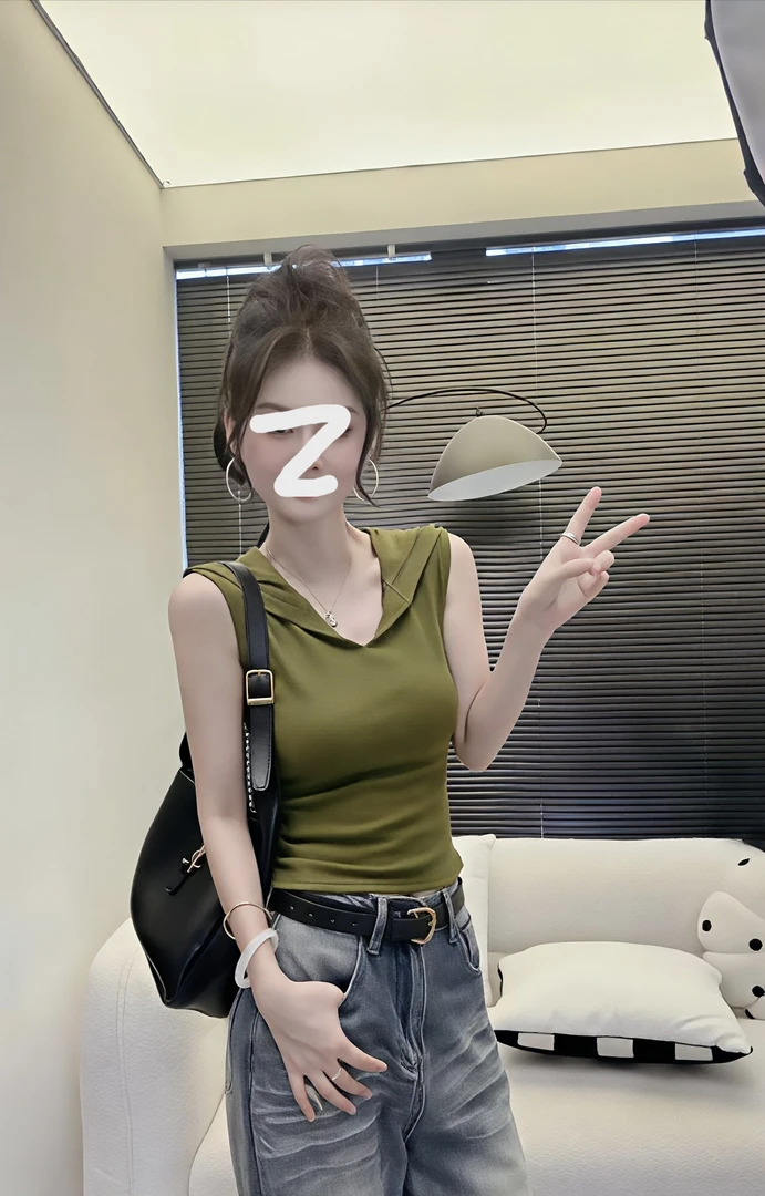 25年夏新款纯色韩版休闲通勤风纯欲连帽大V领设计显瘦修身背心T恤