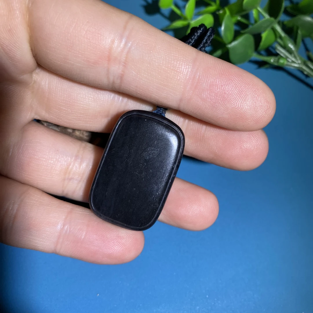 新疆和田玉籽青花聚墨聚黑无事牌