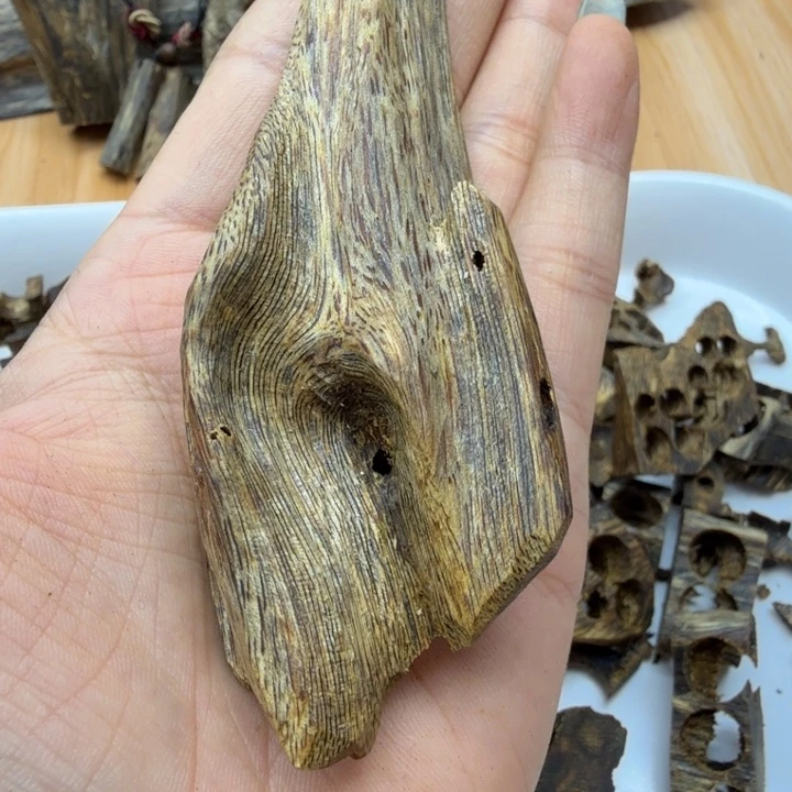 逛***兄沉香碎屑沉香陆河16克