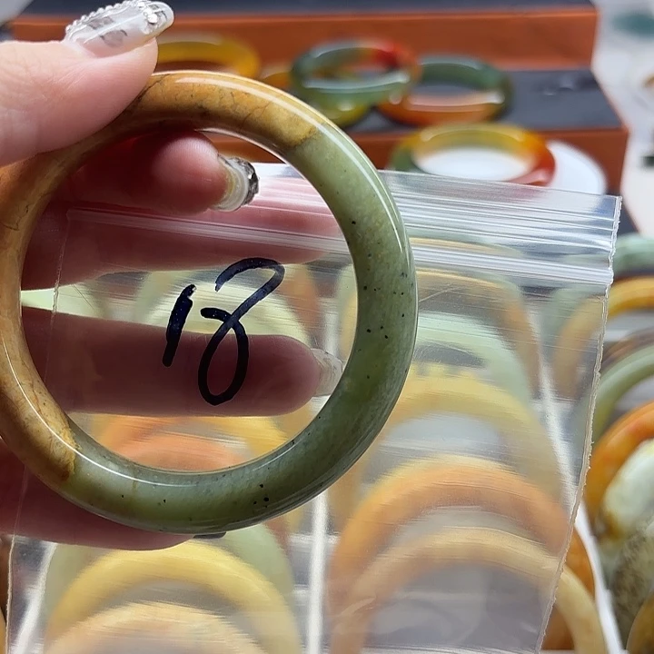 1****蛇纹石玉未镶嵌手镯（圆镯）