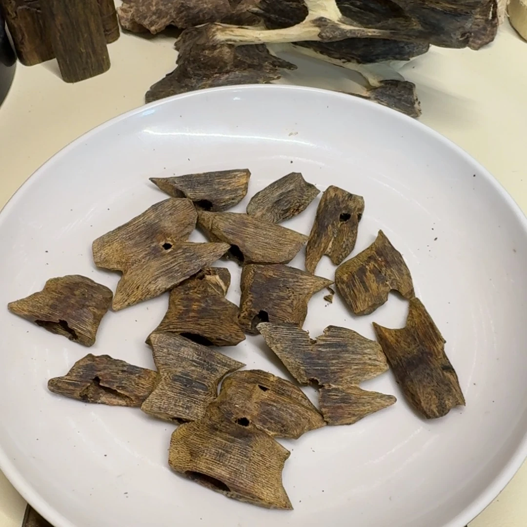 沉香碎屑沉香海南乌身圆叶块料40克