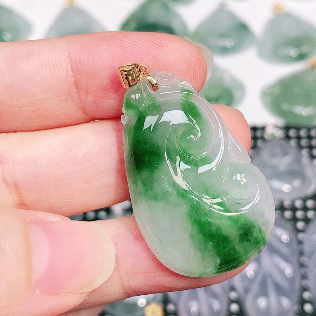 颈饰18K金镶嵌翡翠