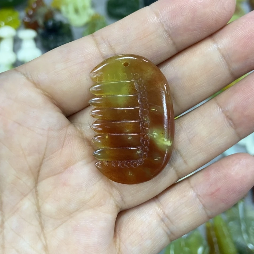 未镶嵌蛇纹石玉挂件