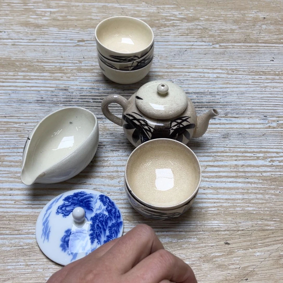 瓷片若***家密密麻麻地排列着一个