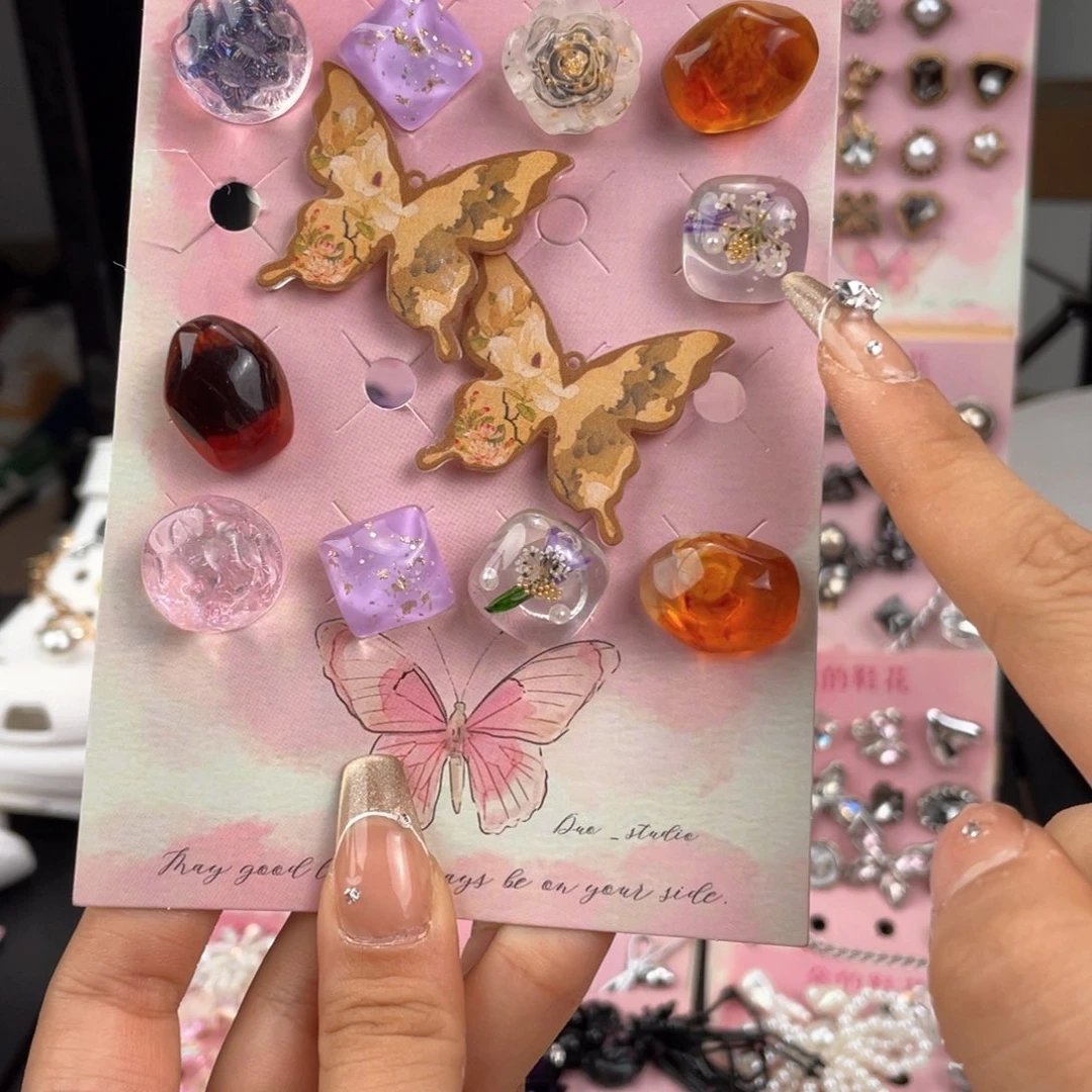 庄周梦蝶 洞洞鞋鞋花一套