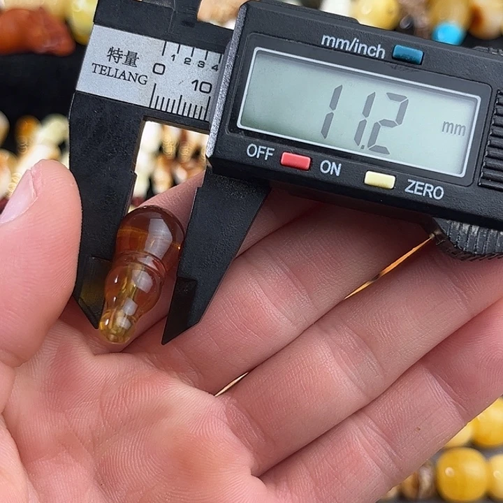 蜜蜡未镶嵌珠宝奇石