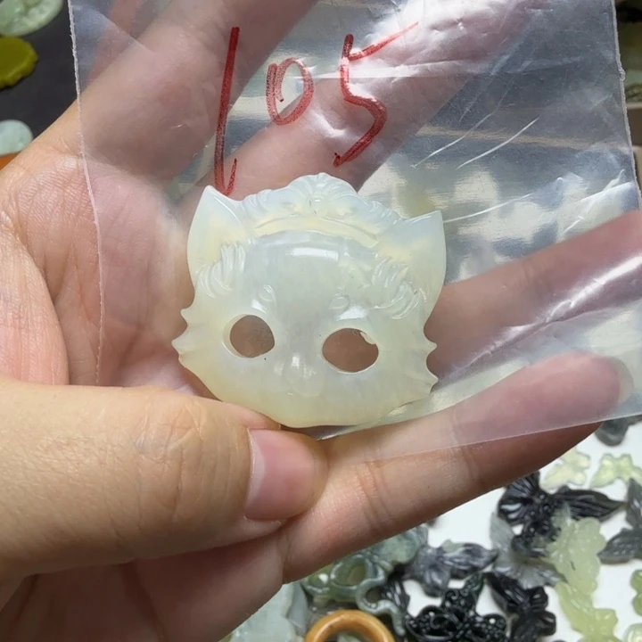 透闪石-蛇纹石玉吊坠未镶嵌