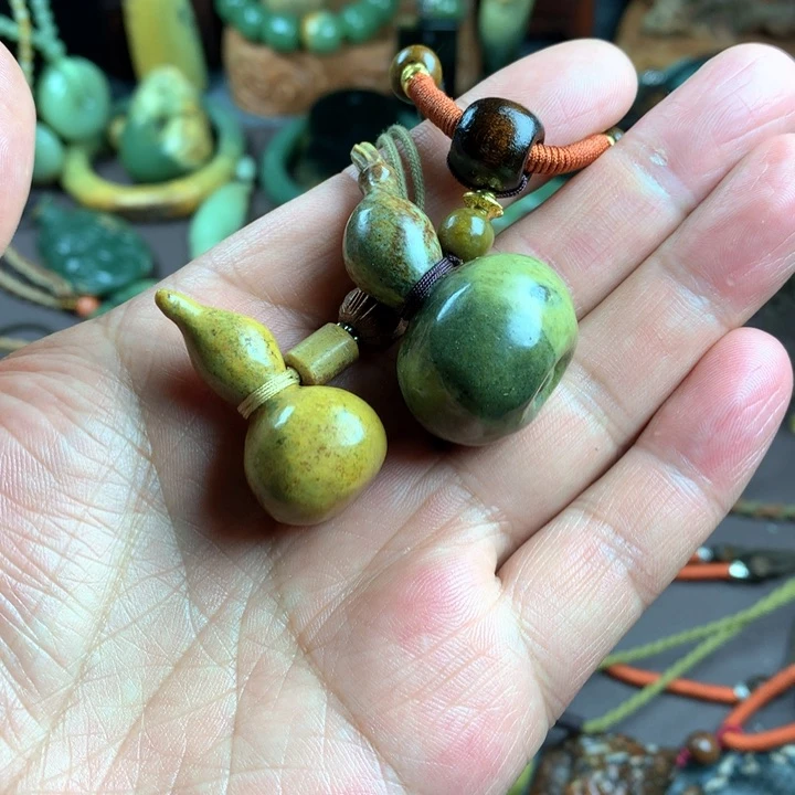 吊坠(赠链)未镶嵌岫岩河磨玉（透闪石质玉）