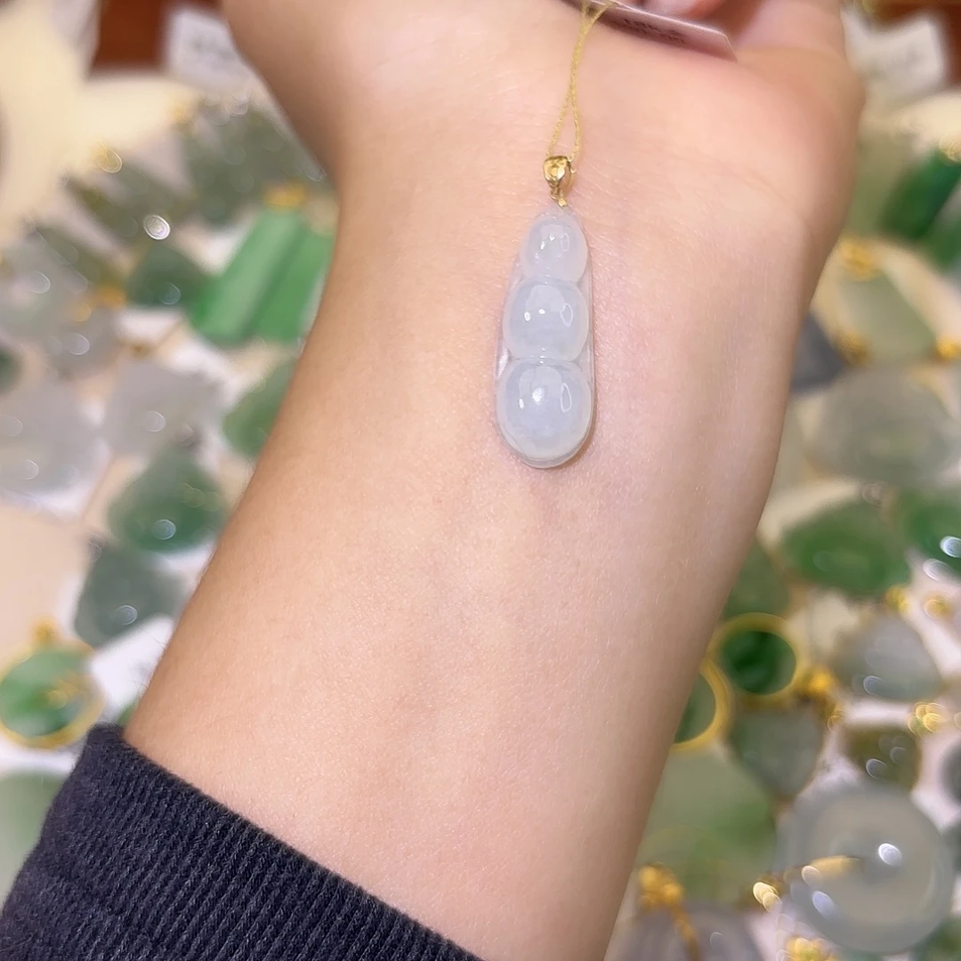 翡翠18K金镶嵌颈饰豆子