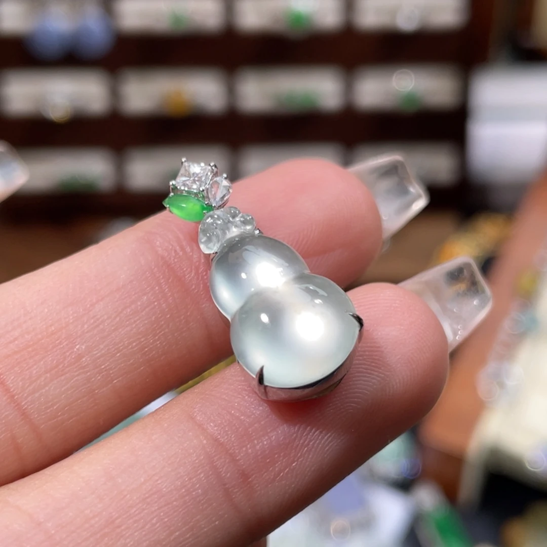 翡翠18K金镶嵌颈饰