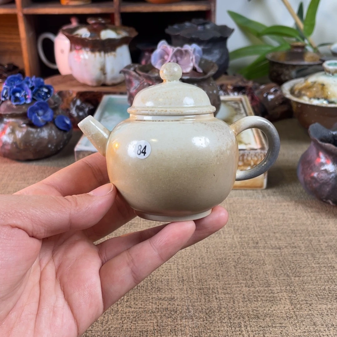 84中白壶。 柴烧。