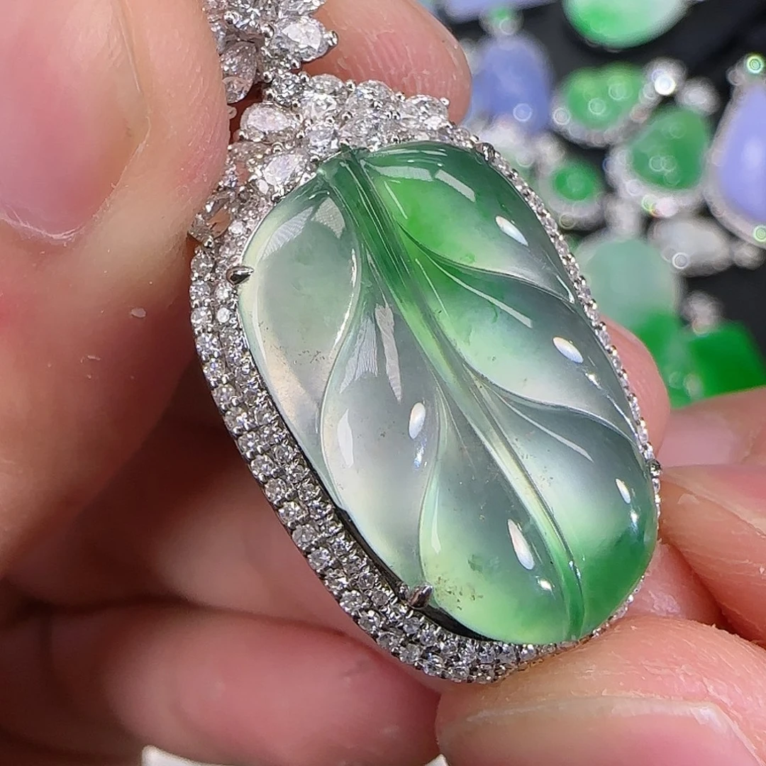 翡翠颈饰18K金镶嵌天然翡翠