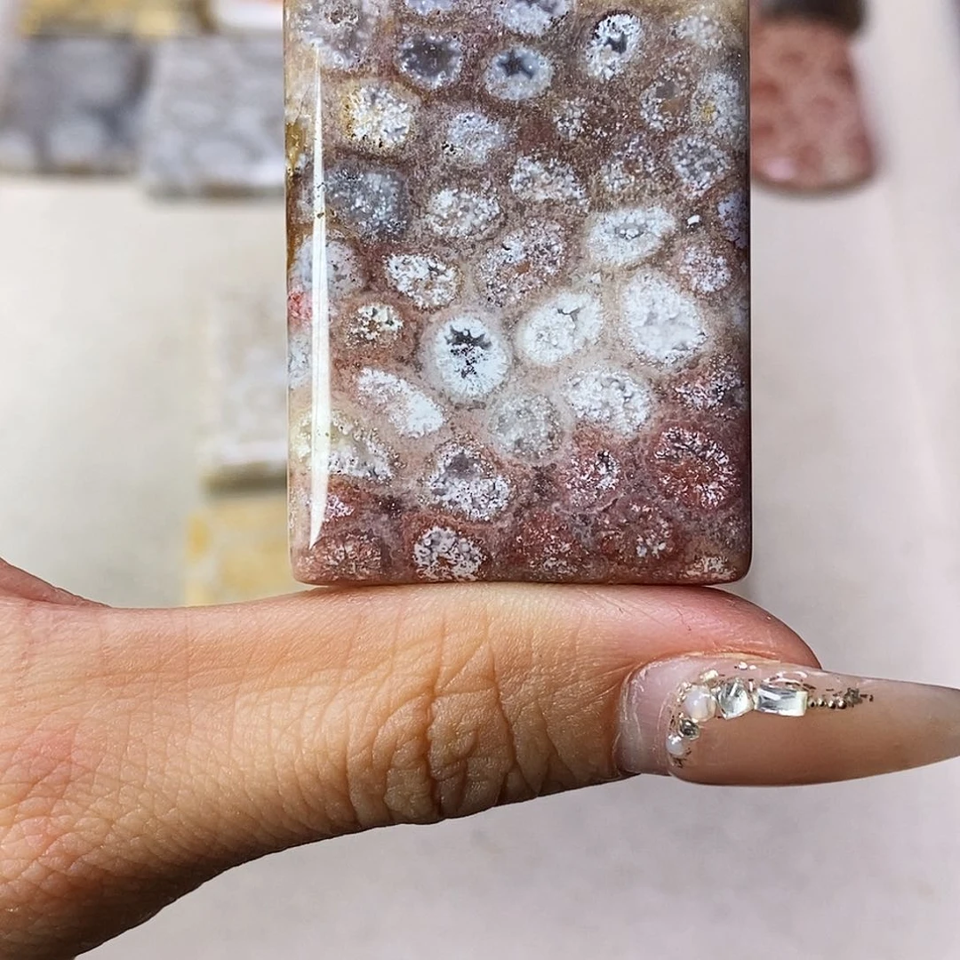 查罗石合金颈饰肖***削