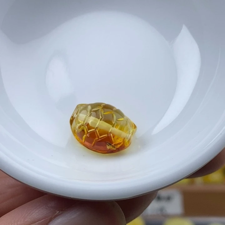 未镶嵌蜜蜡裸石微瑕