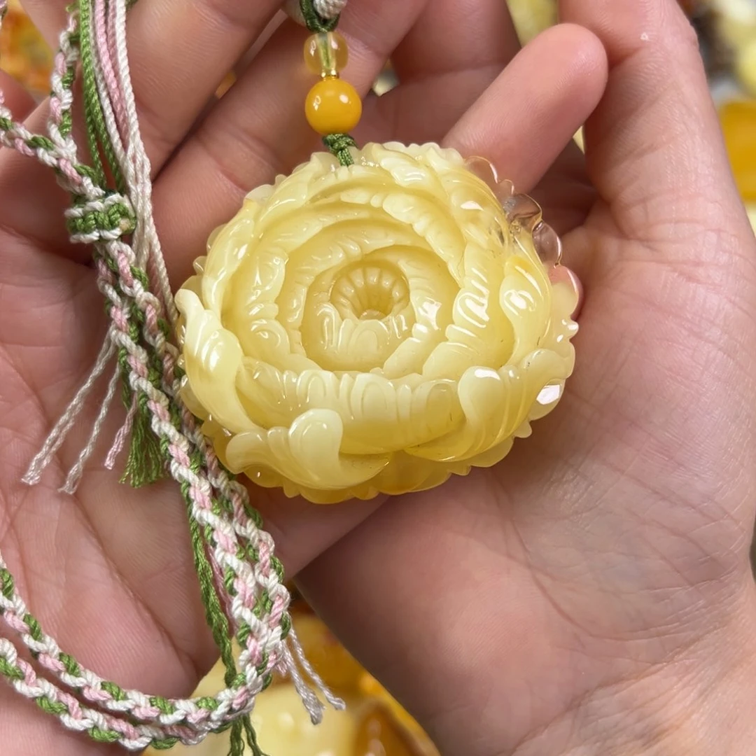 蜜蜡裸石未镶嵌绿*蜜蜡