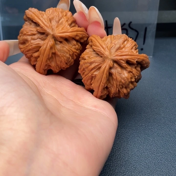 雨***林文玩核桃吊坠白狮子