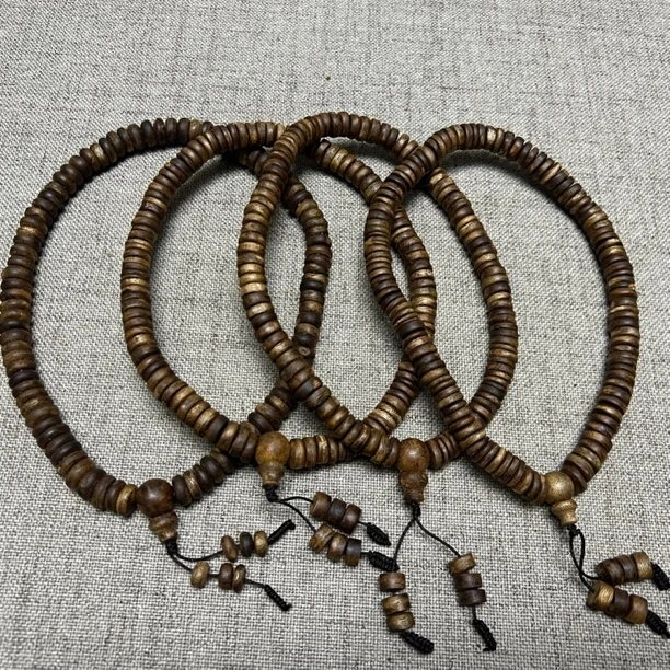 海南绿奇楠（1）随形算盘珠0.9双圈沉香手串 多样性发一