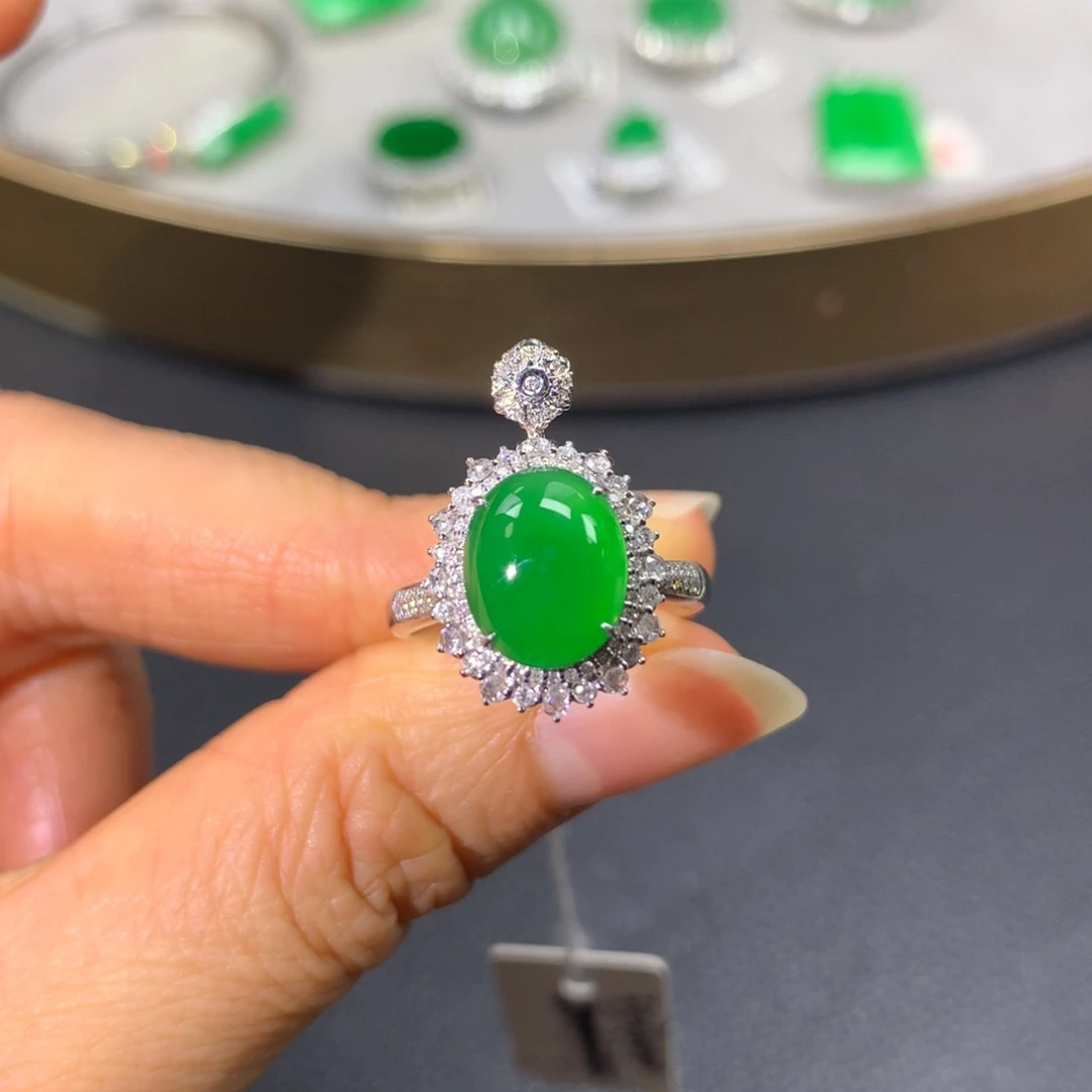 翡翠戒指18K金镶嵌翡翠