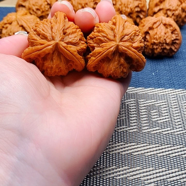 哎***喂吊坠文玩核桃三棱