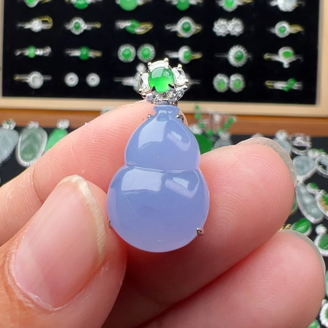 翡翠18K金镶嵌颈饰葫芦