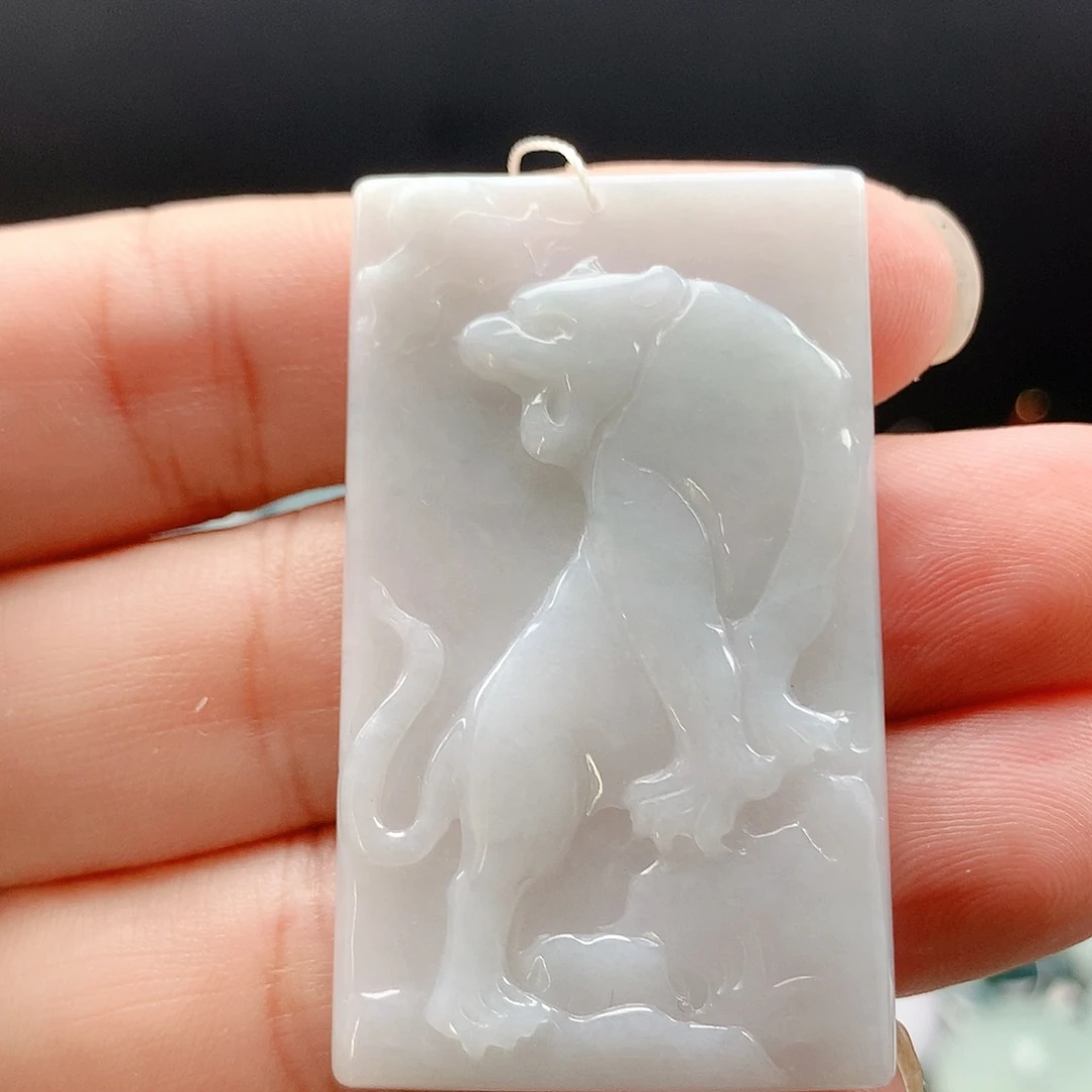 翡翠未镶嵌吊坠(不含链)57虎牌