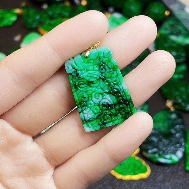 翡翠18K金镶嵌颈饰多样性