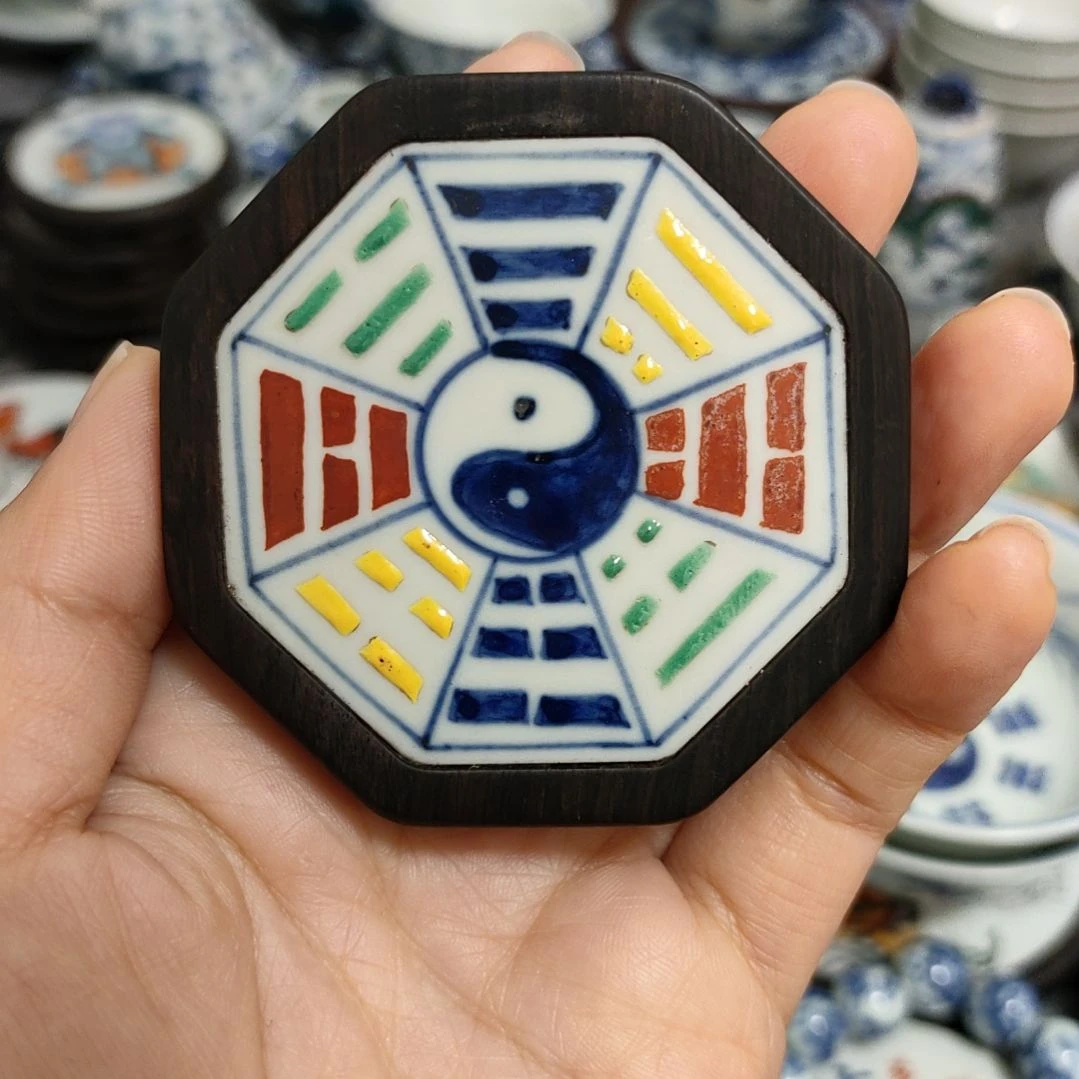 瓷片油****子粉彩八卦太极挂件一个