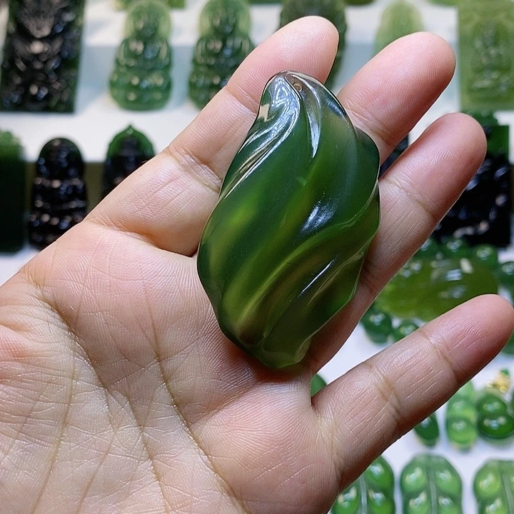 蛇纹石玉颈饰未镶嵌星*