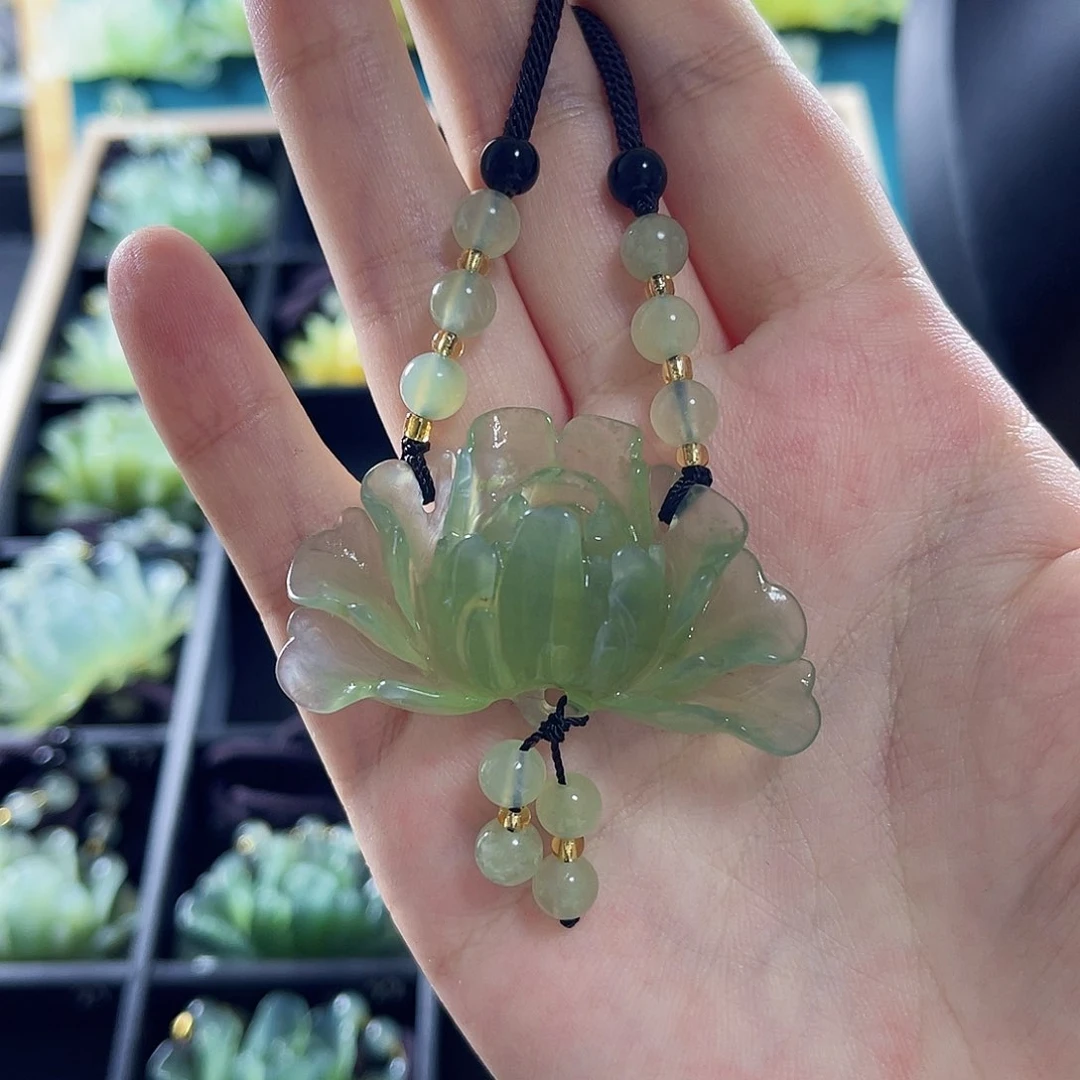 蛇纹石玉颈饰合金