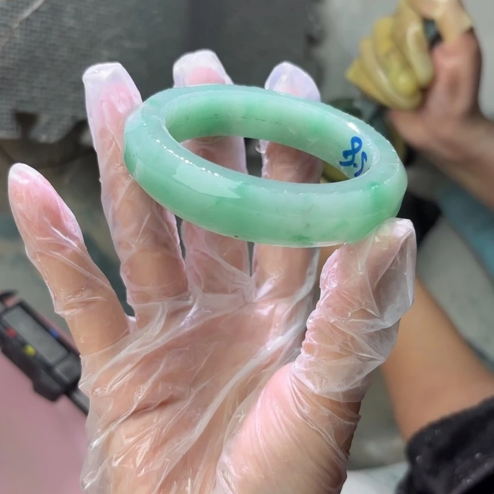 幸***定石英质玉（非洲翠）手镯未镶嵌定制