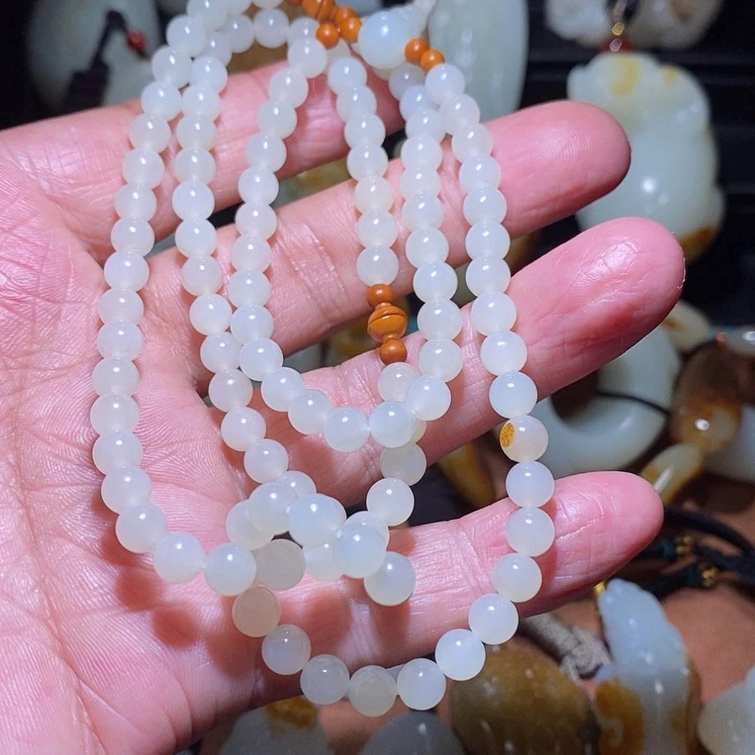 和田玉未镶嵌颈饰虎**威