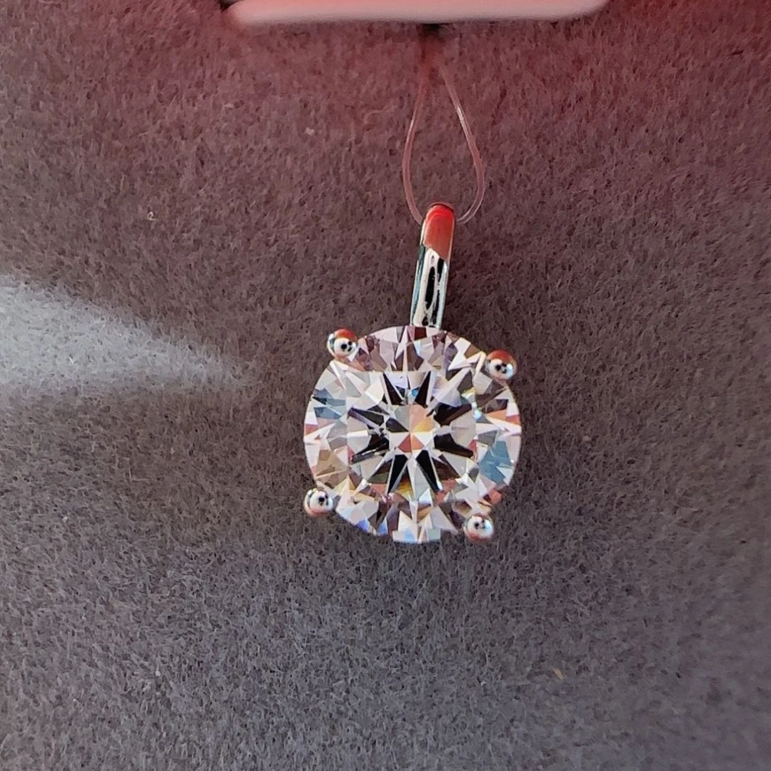 18K金镶嵌实验室培育钻石四爪吊坠80分