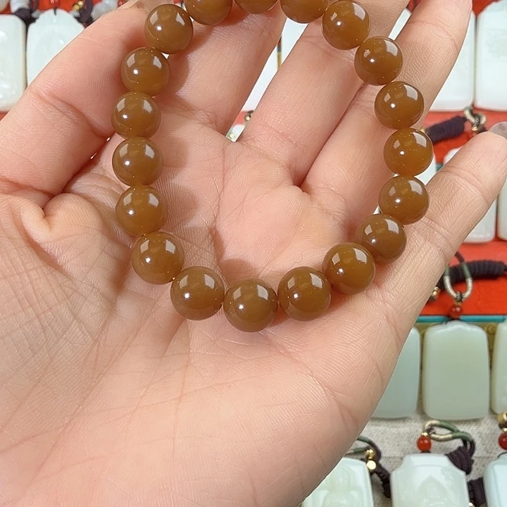 熊****和田玉未镶嵌吊坠(赠链)