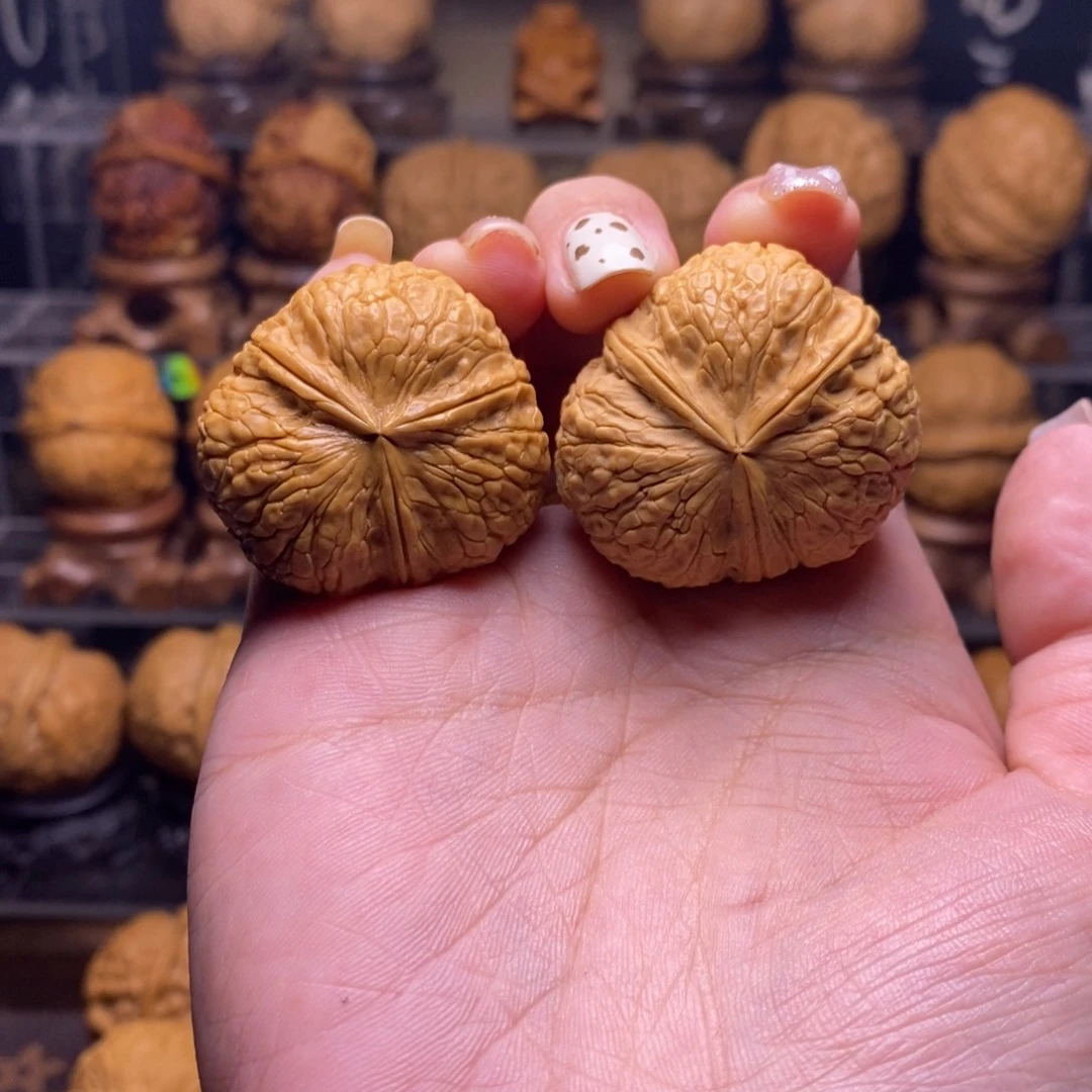 B***r文玩核桃把件Z0元宝三棱35尺