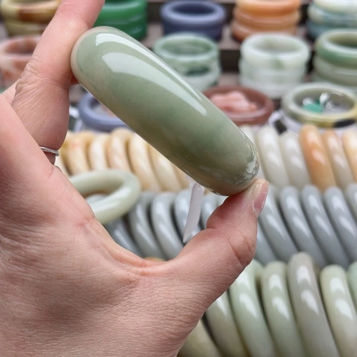 石英质玉手镯未镶嵌沫