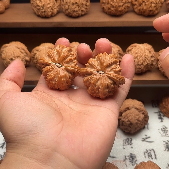 文玩核桃手把件三角白40（全品）