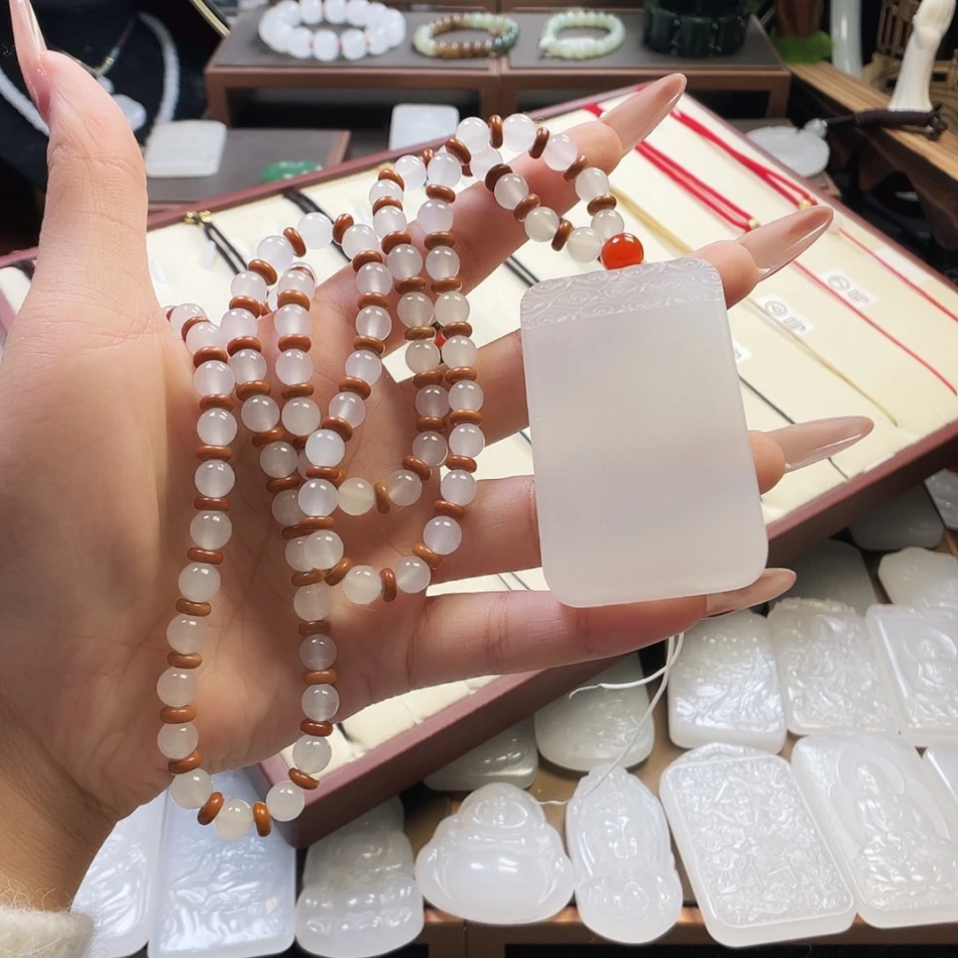 –****石英质玉（金丝玉）未镶嵌颈饰