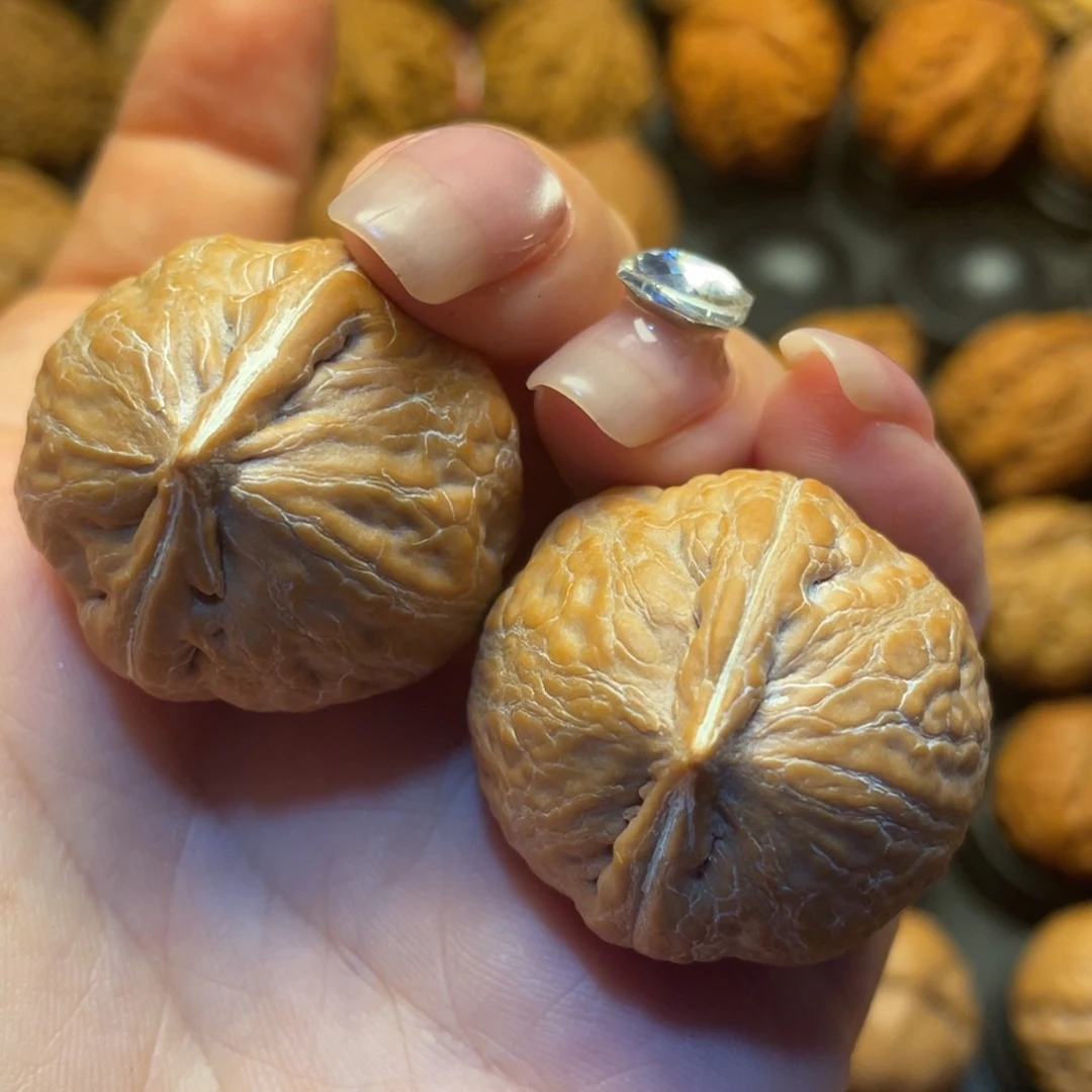梁***梁文玩核桃把件核桃