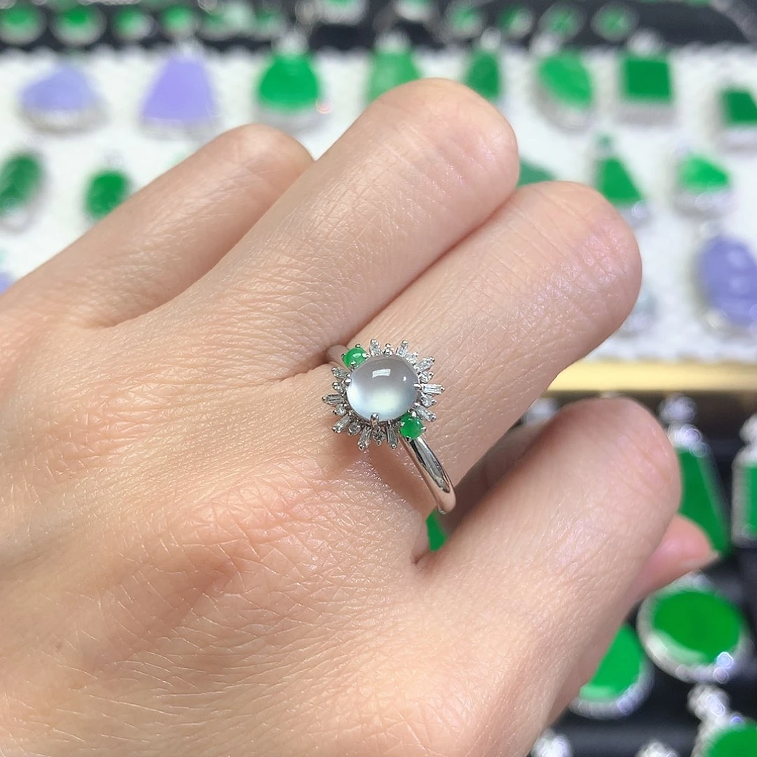 18K金镶嵌戒指翡翠戒指