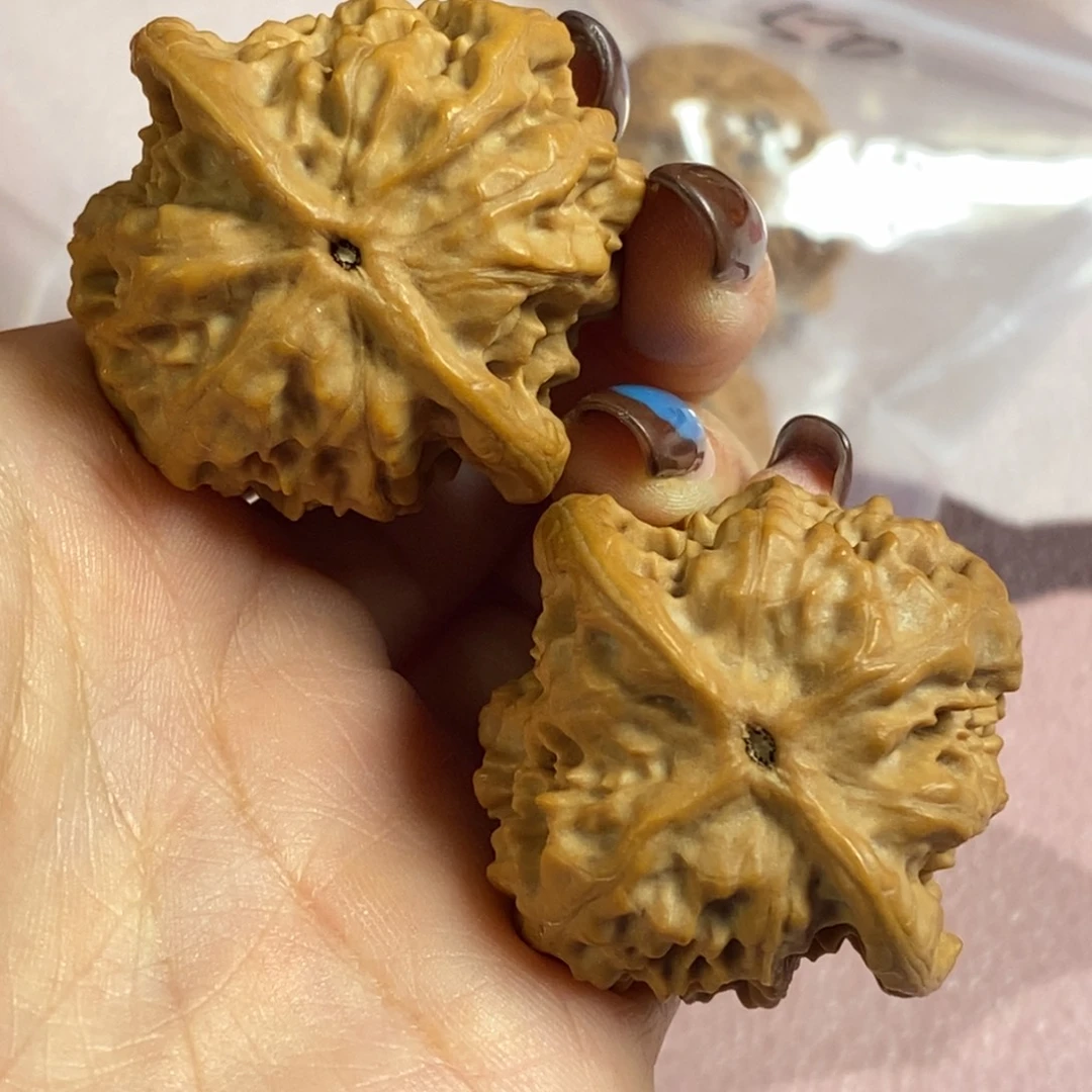 文玩核桃吊坠38野狼48