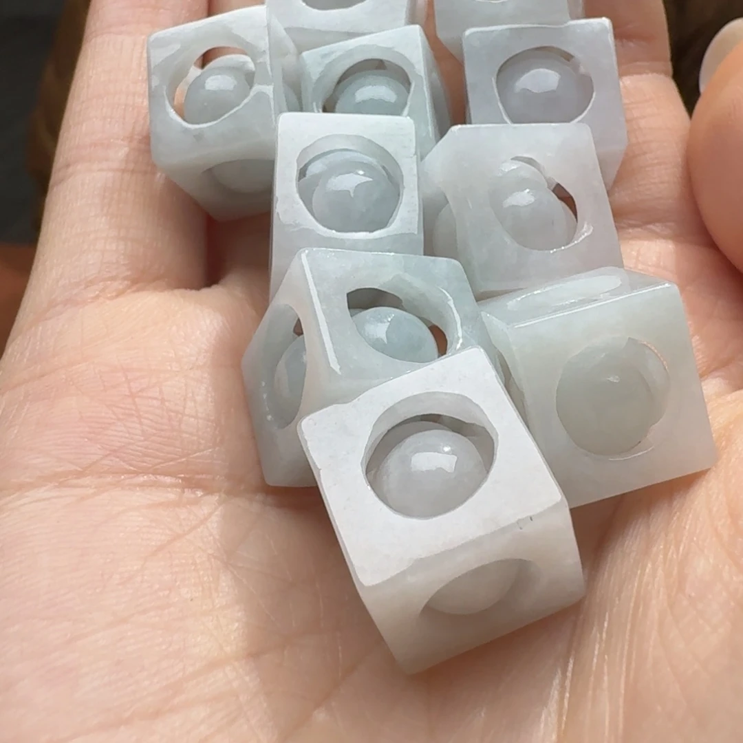 未镶嵌挂件翡翠福利1个，不包邮，拍一单邮费发货