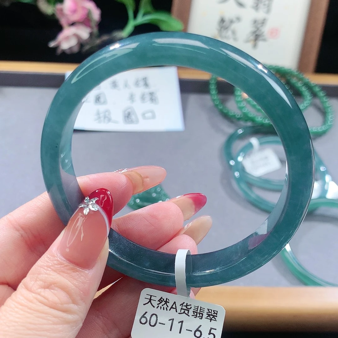 翡翠手镯（圆镯）未镶嵌