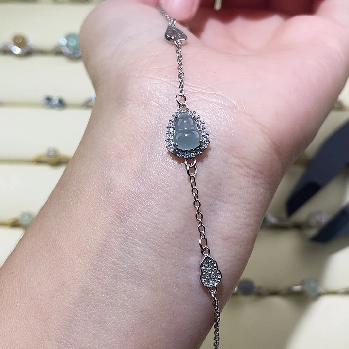 颈饰未镶嵌翡翠戒指