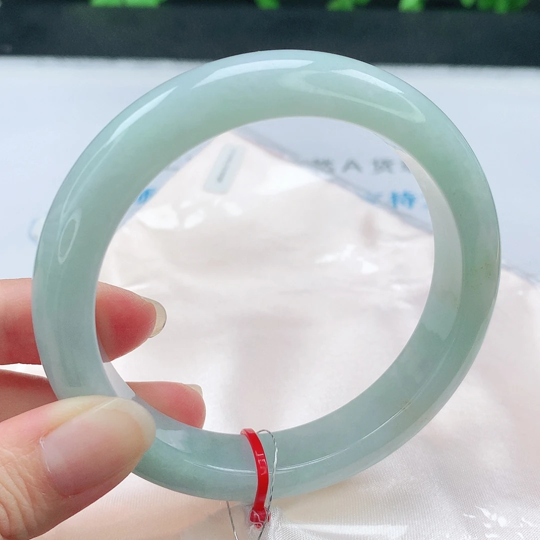 翡翠手镯未镶嵌61圈