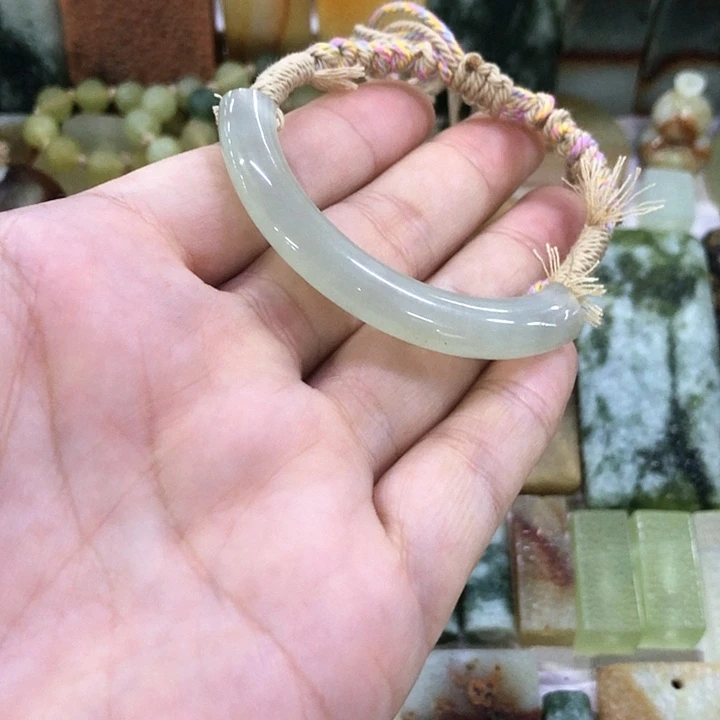 蛇纹石玉未镶嵌吊坠