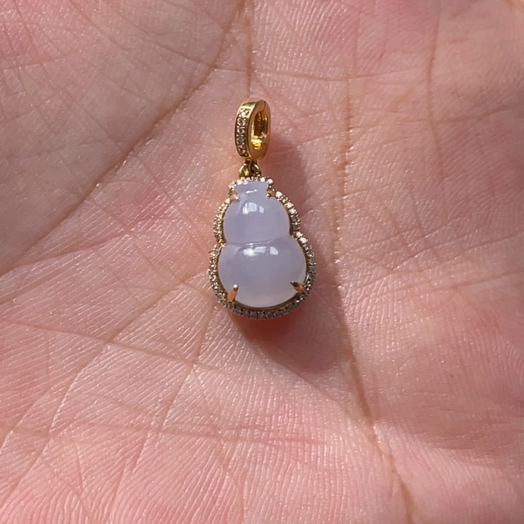 颈饰18K金镶嵌翡翠吊坠