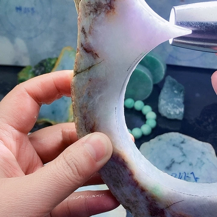 翡翠未镶嵌颈饰毛料2