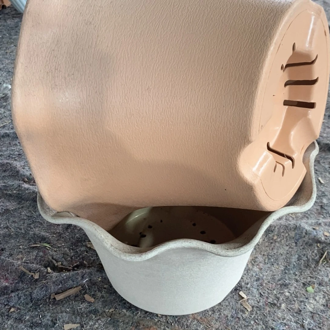 43口荷叶边米色茶色各1个无托瑕疵（43×27）