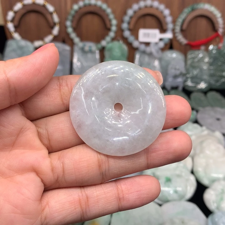 颈饰未镶嵌翡翠微瑕