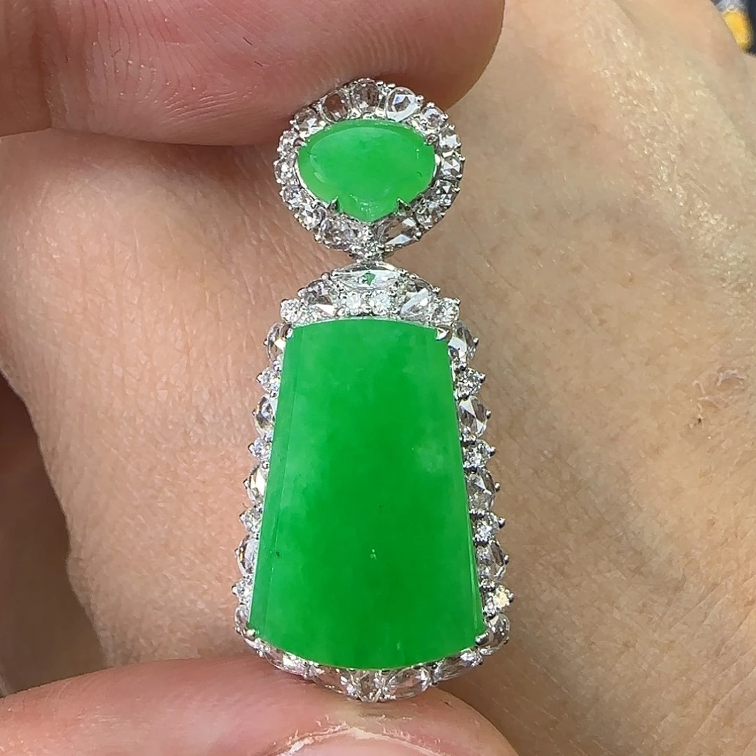 颈饰18K金镶嵌翡翠天然翡翠